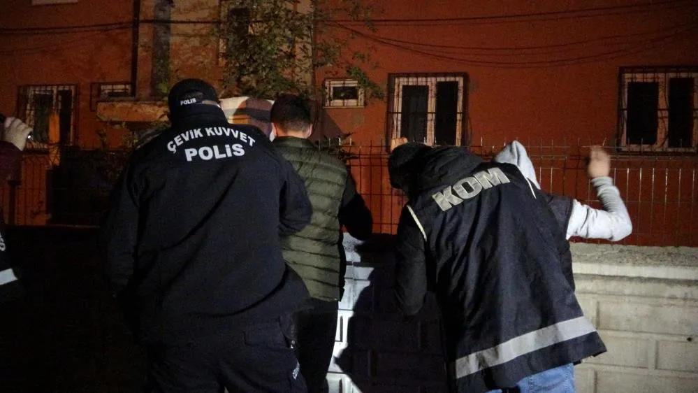 MUŞ POLİSİNİN SUÇ VE SUÇLUYLA MÜCADELESİ HIZ KESMİYOR