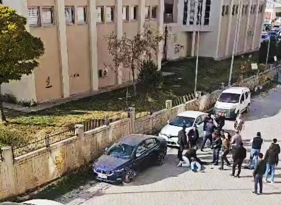 KARDEŞLERE SİLAHLI SALDIRI: 1 ÖLÜ, 1 YARALI