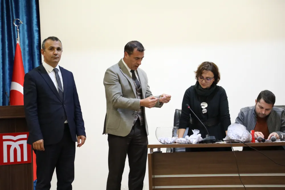 MAUN’DA YARI ZAMANLI ÇALIŞACAK ÖĞRENCİLER NOTER HUZURUNDA KURA İLE SEÇİLDİ