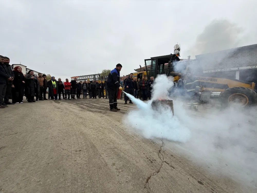 BELEDİYE PERSONELİNE YANGIN GÜVENLİĞİ EĞİTİMİ VERİLDİ