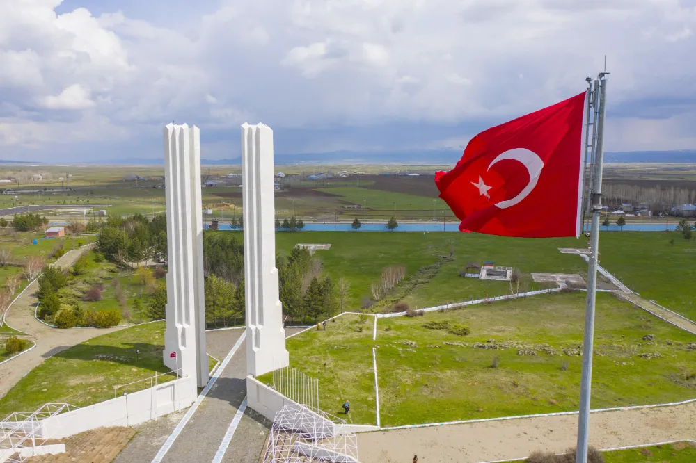 MALAZGİRT’TE TARİHİ ALAN KORUMA ALTINA ALINDI: HASRETPINAR NEKROPOLÜ TESCİLLENDİ