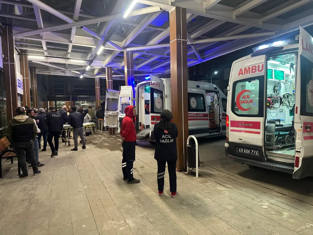 ÖĞRETMENLERİ TAŞIYAN TAKSİ TAKLA ATTI: 7 YARALI