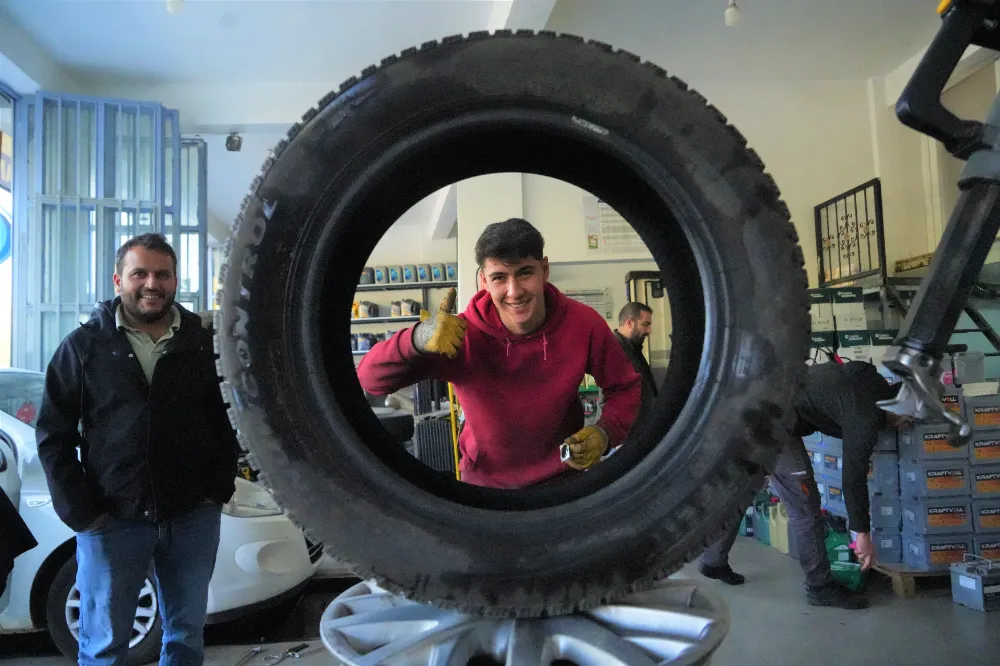 LASTİKÇİLERDE KIŞ LASTİĞİ YOĞUNLUĞU BAŞLADI