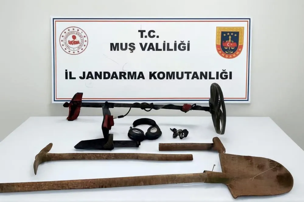 SİT ALANINDA KAÇAK KAZI YAPAN 3 KİŞİ YAKALANDI