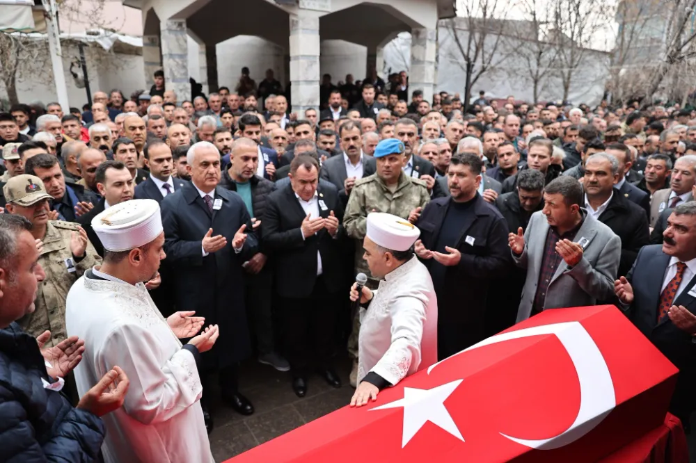 GÖREVİ BAŞINDA FENALAŞAN POLİS MEMURU ŞEHİT OLDU
