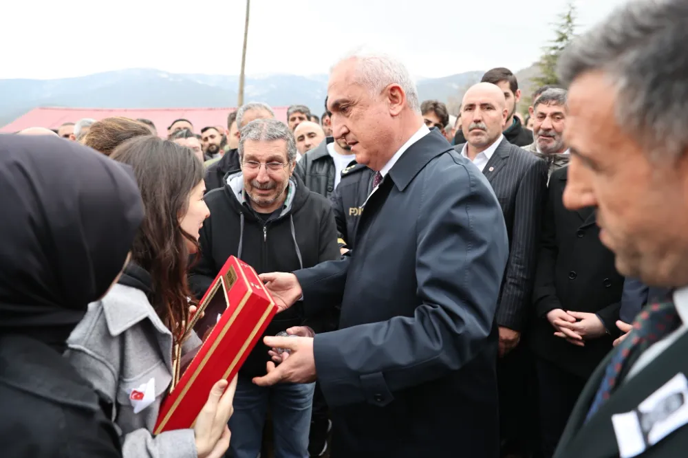 GÖREVİ BAŞINDA FENALAŞAN POLİS MEMURU ŞEHİT OLDU