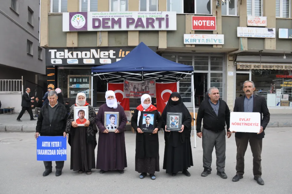 MUŞLU ANNELERİN EVLAT NÖBETİ 194. HAFTAYA GİRDİ