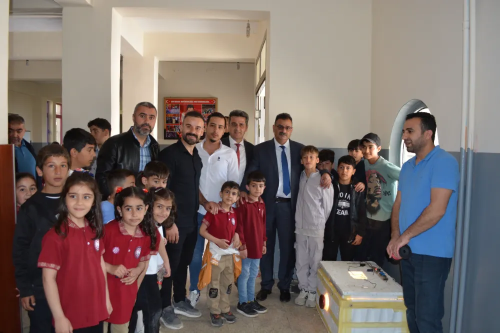 ATIK MALZEMELERLE KULUÇKA MAKİNESİ YAPARAK DOĞANIN MUCİZESİ KEŞFEDİLDİ