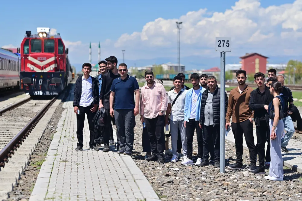 RAYLI SİSTEMLER ÖĞRENCİLERİNDEN TATVAN GARI’NA TEKNİK ÇIKARTMA