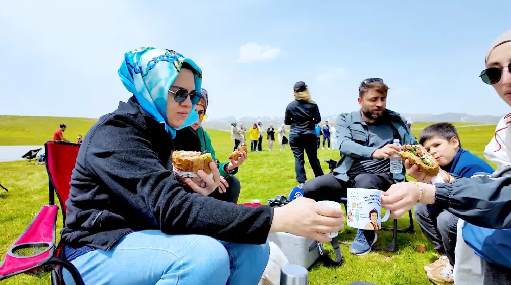 DÖRT MEVSİMİ BİR GÜNDE YAŞADILAR