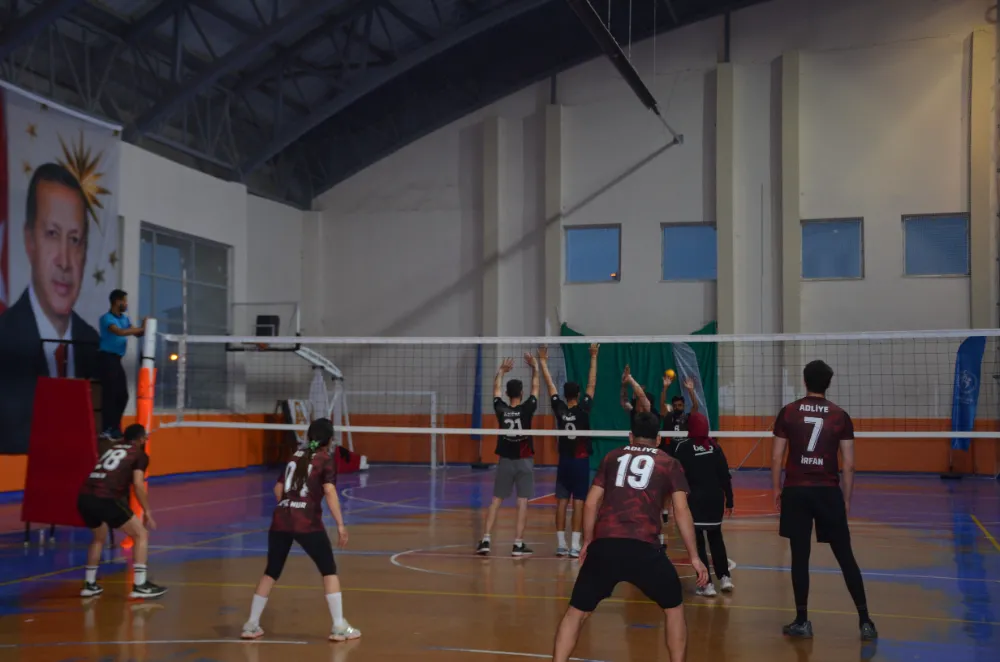 7’DEN 70’E VOLEYBOL COŞKUSU FİNALLE TAÇLANDI