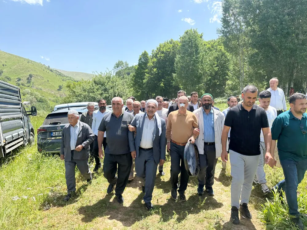 KADİRİ TARİKATI’NIN ÖNCÜLERİ KABİRLERİ BAŞINDA DUALARLA ANILDI