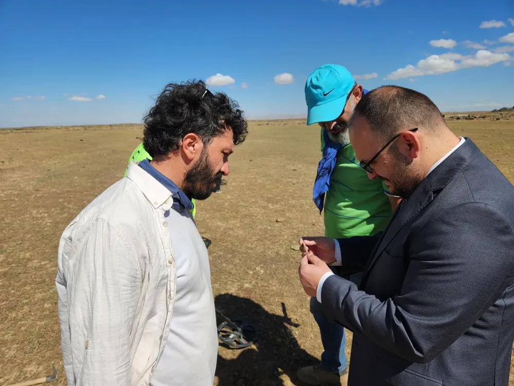 MALAZGİRT SAVAŞI’NIN YERİ ALTINCI YILDA NETLEŞİYOR: 200’E YAKIN METAL OBJE BULUNDU