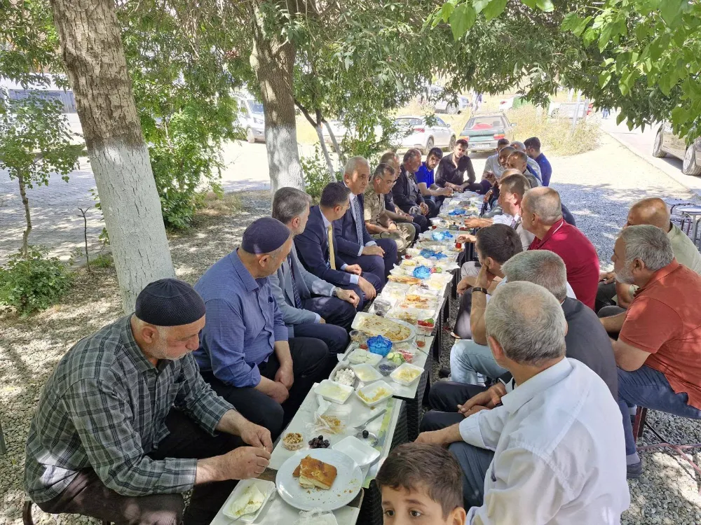 VALİ AVNİ ÇAKIR, YUKARI ÇARŞI’DA VATANDAŞLARLA BİR ARAYA GELDİ
