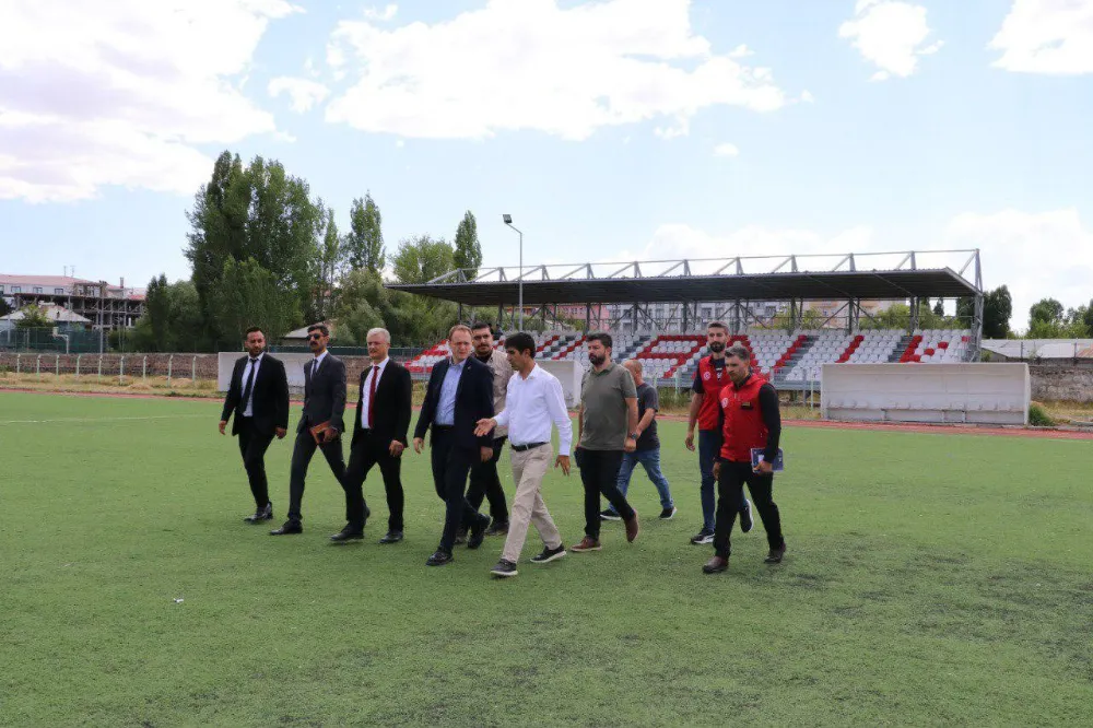 KAYMAKAM KOŞANSU YAPIMI DEVAM EDEN SPOR MERKEZLERİNİ ZİYARET ETTİ