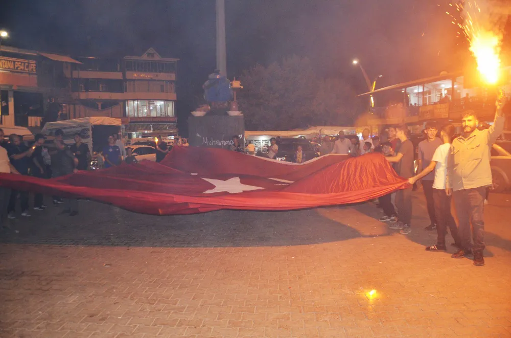 HASKÖY’DE MEŞALELER VE BAYRAKLARLA MALAZGİRT RUHU YAŞATILDI
