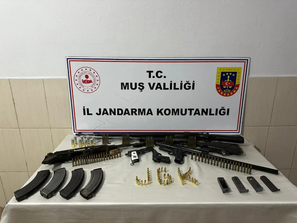 JANDARMA EKİPLERİNDEN SİLAH VE KAÇAK SİGARA OPERASYONU