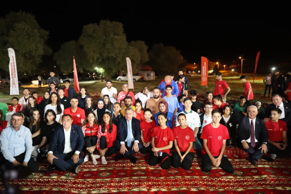 GENÇLİK VE SPOR BAKANI BAK, MUŞ’TA GENÇLERLE BULUŞTU