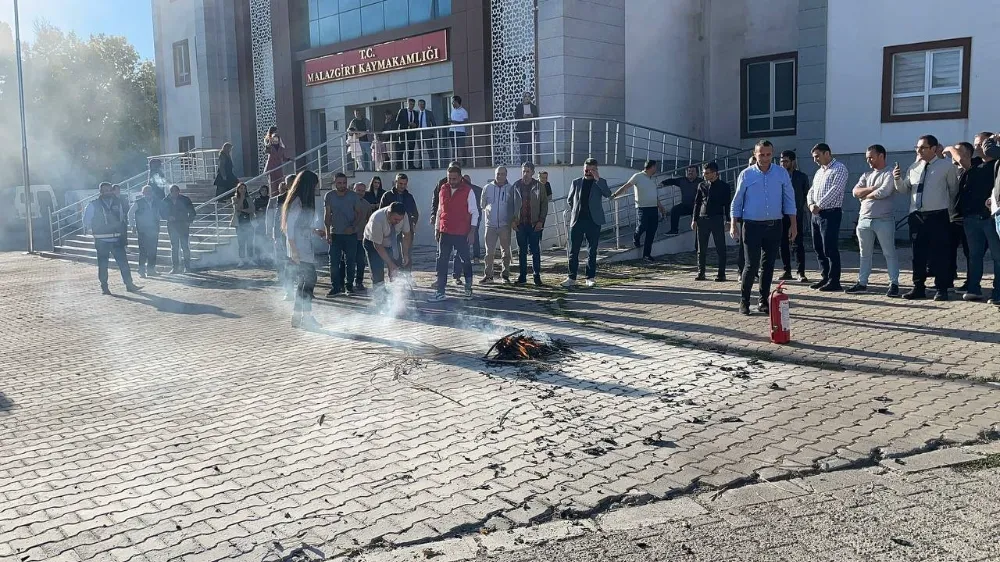 MALAZGİRT KAYMAKAMLIĞINDA YANGIN TATBİKATI YAPILDI