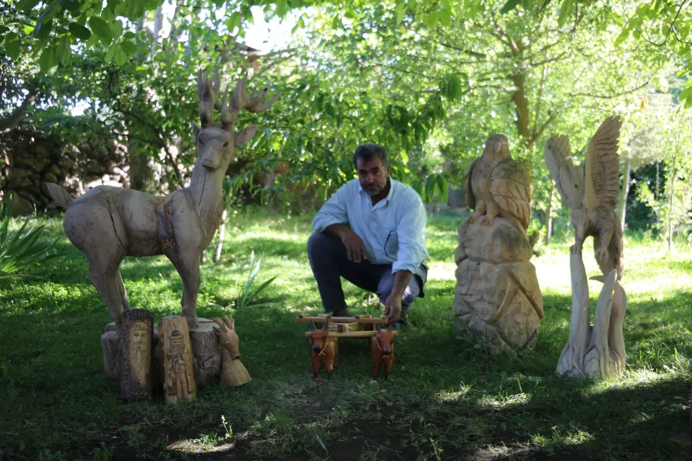 KURU DALLAR VE TAŞLAR, ÇİFTÇİNİN ELİNDE SANAT ESERİNE DÖNÜŞÜYOR