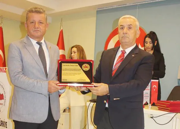 ERENTEPE BELEDİYE BAŞKANI HAYDAROĞULLARI’NA “YILIN BELEDİYE BAŞKANI” ÖDÜLÜ