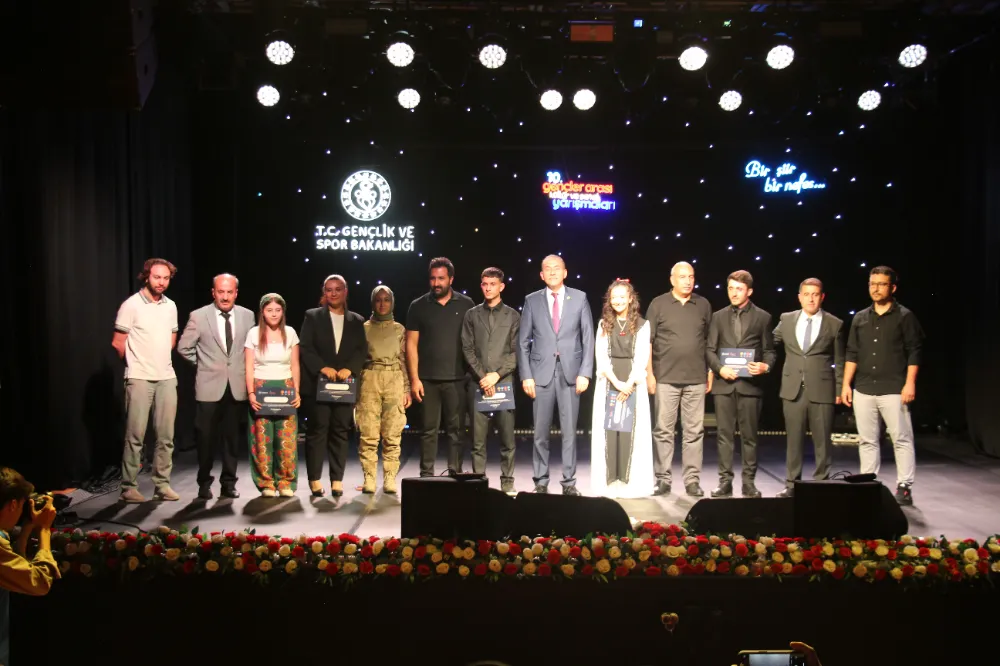 VAN’DA ŞİİR YARIŞMASINDA MUŞLU GENÇ İKİNCİ OLDU