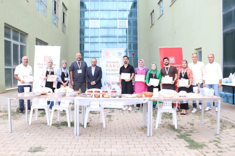 TBMYO’DA SERAMİK RAKU PİŞİRİMİ ÇALIŞTAYI DÜZENLENDİ