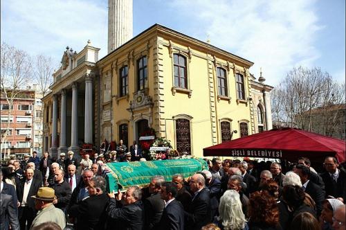 DEDE, KORUTÜRK´ÜN CENAZESİNE KATILDI