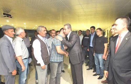 MALAZGİRT KAYMAKAMI GÖZYAŞLARI İÇİNDE AYRILDI