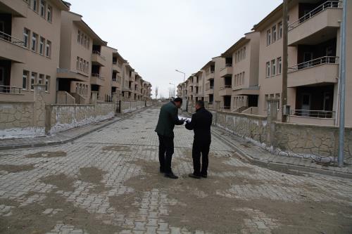 BULANIK´TA KURASI ÇEKİLEN AFET EVLERİNİN LİSTELERİ ASILDI